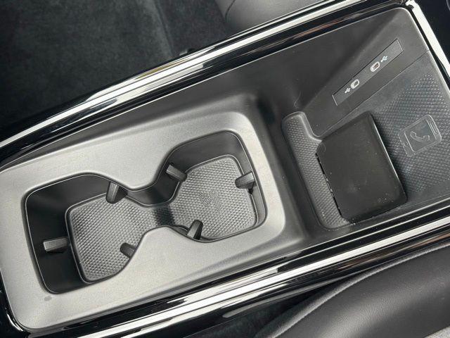 Photo of 2025 Deep Black Pearl Effect Volkswagen ID.4