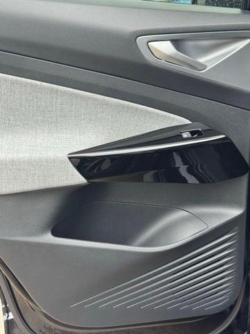Photo of 2025 Deep Black Pearl Effect Volkswagen ID.4