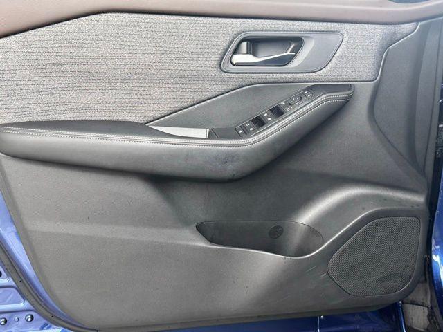 Photo of 2022 Caspian Blue Nissan Rogue