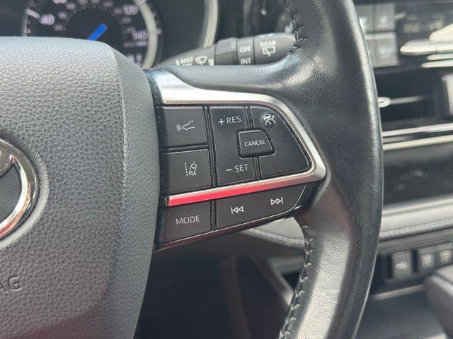 Photo of 2021 Midnight Black Metallic Toyota Highlander Hybrid