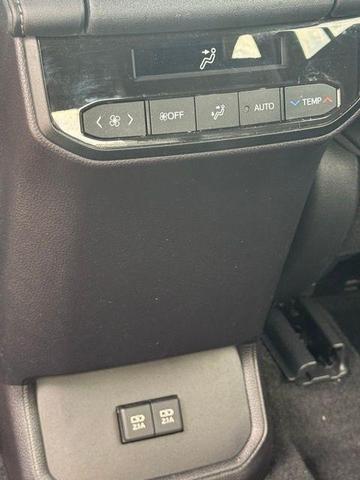 Photo of 2021 Midnight Black Metallic Toyota Highlander Hybrid