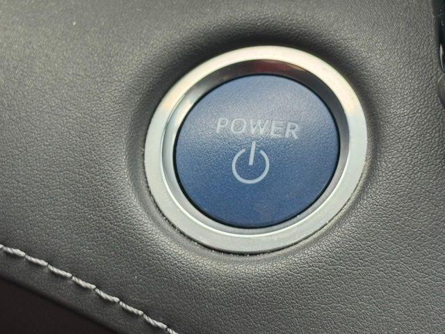 Photo of 2021 Midnight Black Metallic Toyota Highlander Hybrid
