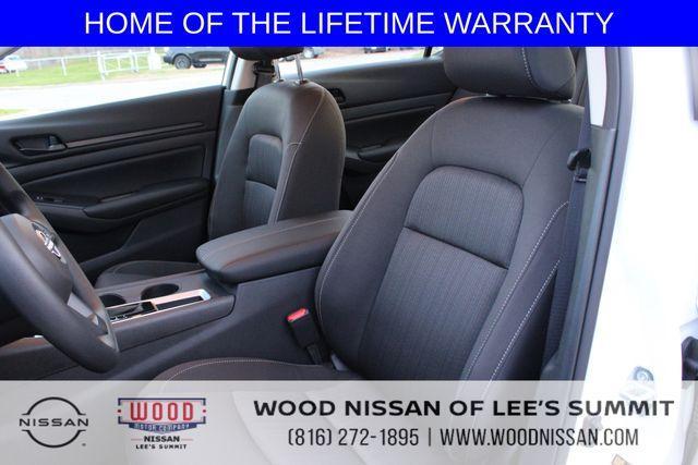 Photo of 2025 Glacier White Nissan Altima