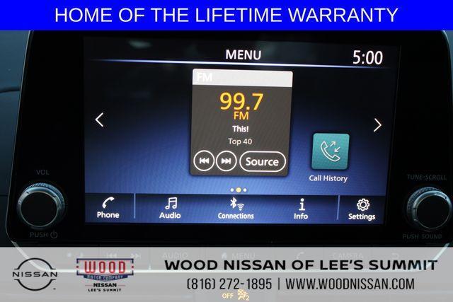 Photo of 2025 Glacier White Nissan Altima