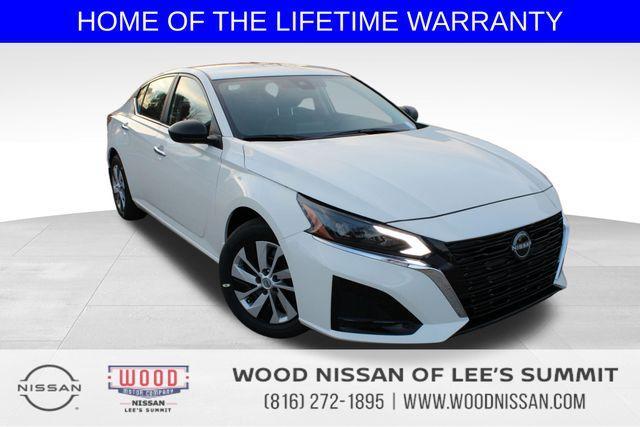 Photo of 2025 Glacier White Nissan Altima