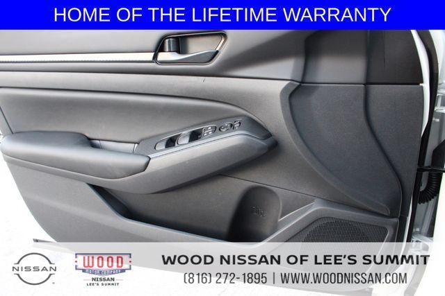 Photo of 2025 Glacier White Nissan Altima