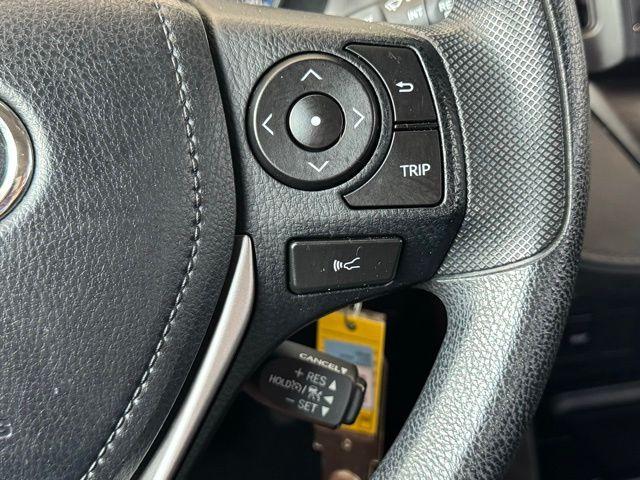 Photo of 2017 White Toyota RAV4
