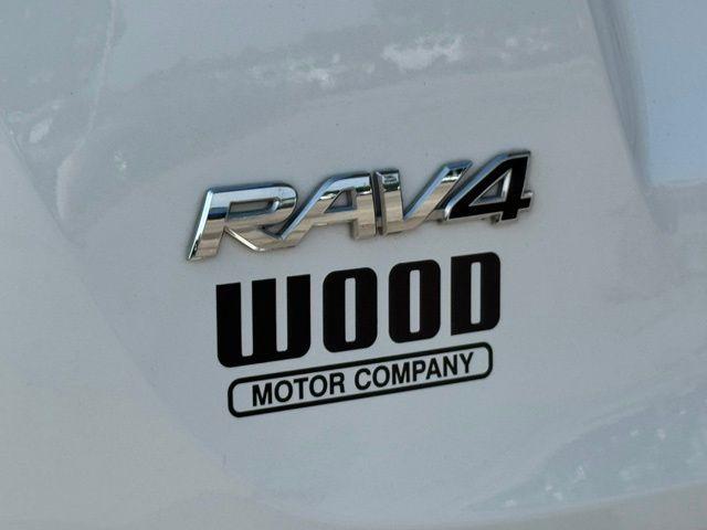 Photo of 2017 White Toyota RAV4