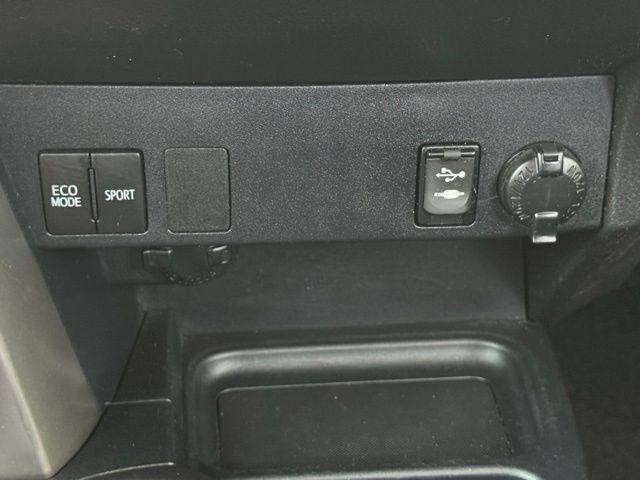 Photo of 2017 White Toyota RAV4