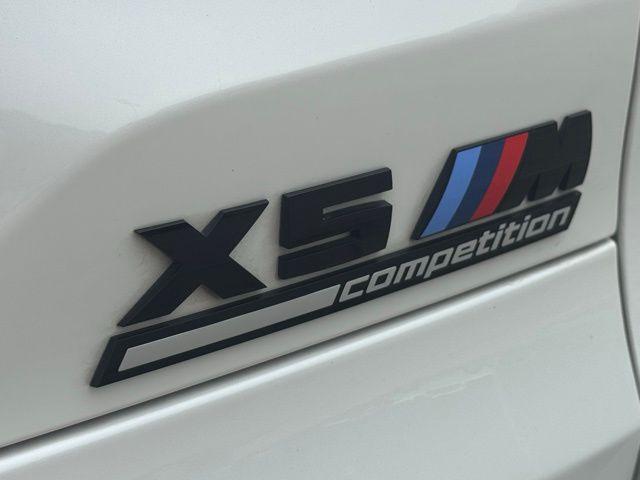 Photo of 2023 Mineral White Metallic BMW X5 M