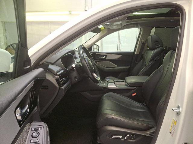 Photo of 2023 Platinum Acura MDX