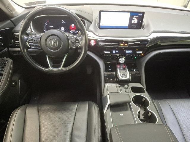 Photo of 2023 Platinum Acura MDX