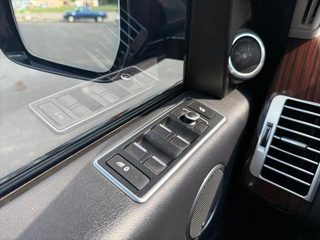 Photo of 2016 Black Land Rover Range Rover