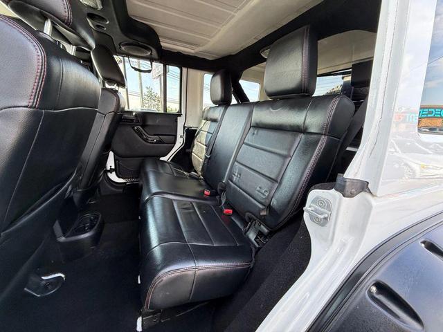 Photo of 2012 Bright White Clearcoat Jeep Wrangler Unlimited
