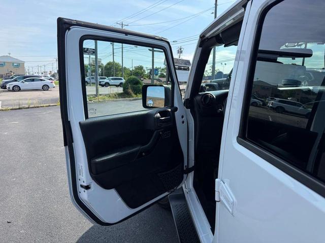Photo of 2012 Bright White Clearcoat Jeep Wrangler Unlimited