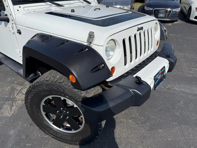 Photo of 2012 Bright White Clearcoat Jeep Wrangler Unlimited