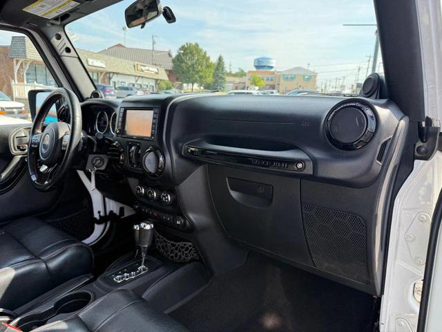 Photo of 2012 Bright White Clearcoat Jeep Wrangler Unlimited
