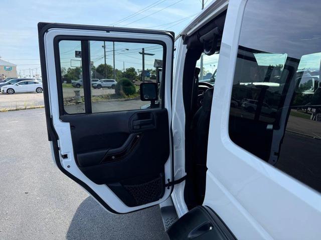 Photo of 2012 Bright White Clearcoat Jeep Wrangler Unlimited