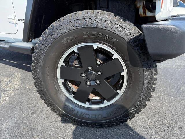 Photo of 2012 Bright White Clearcoat Jeep Wrangler Unlimited