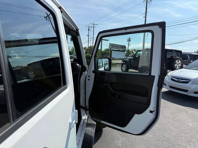 Photo of 2012 Bright White Clearcoat Jeep Wrangler Unlimited