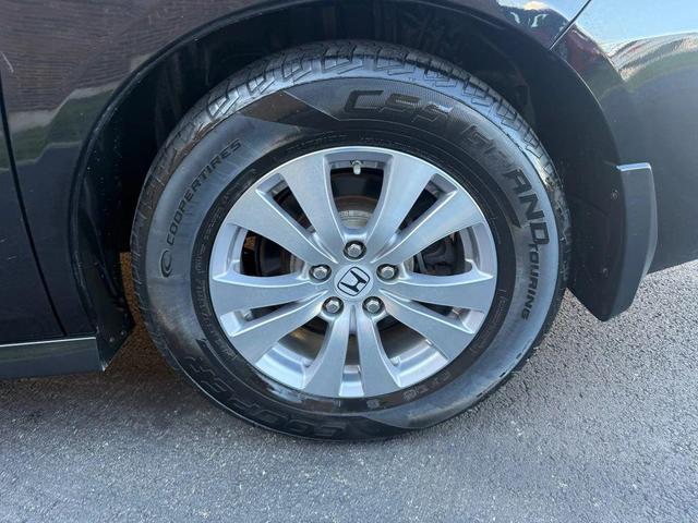 Photo of 2016 Crystal Black Pearl Honda Odyssey