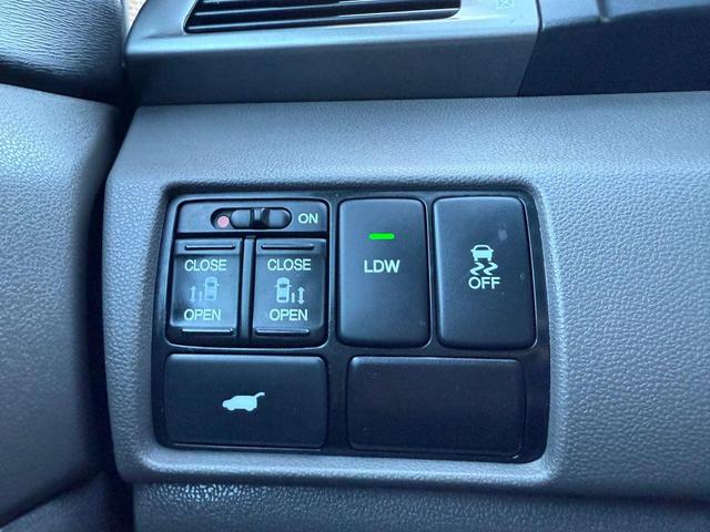 Photo of 2016 Crystal Black Pearl Honda Odyssey