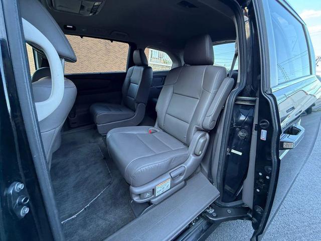 Photo of 2016 Crystal Black Pearl Honda Odyssey