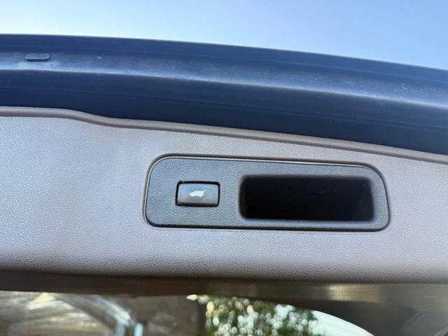 Photo of 2016 Crystal Black Pearl Honda Odyssey