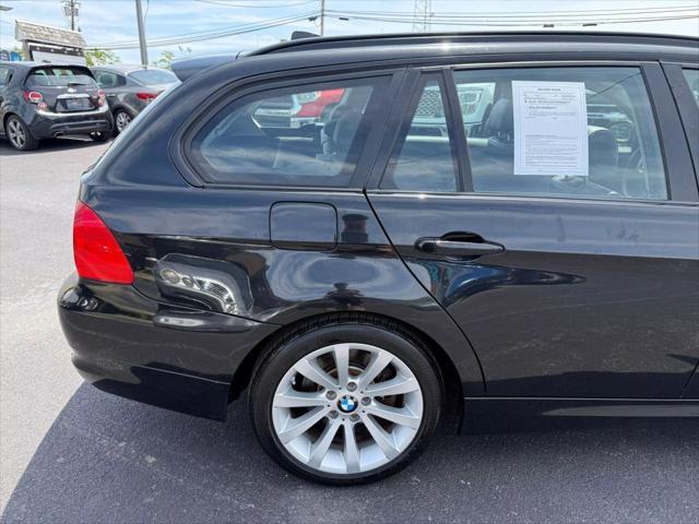 Photo of 2011 Black BMW 328