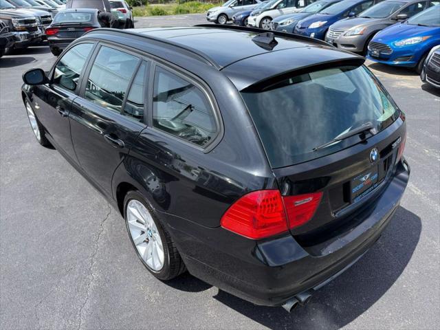 Photo of 2011 Black BMW 328