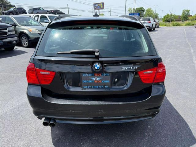 Photo of 2011 Black BMW 328