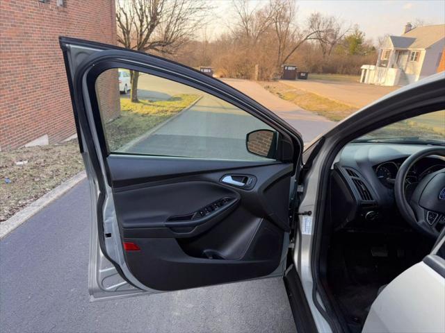 Photo of 2015 Gray Ford Focus