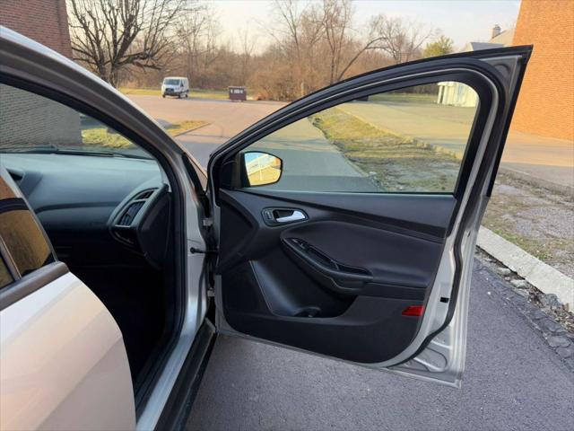 Photo of 2015 Gray Ford Focus