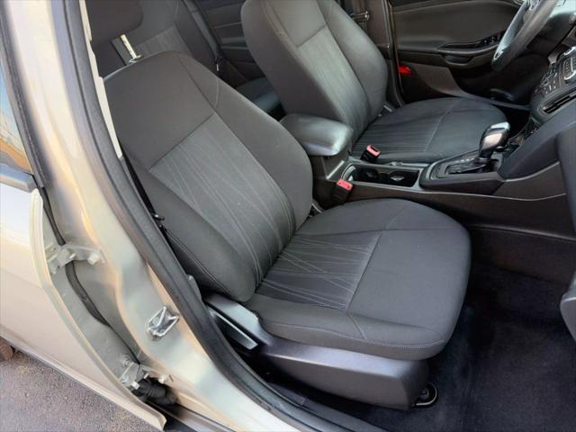 Photo of 2015 Gray Ford Focus