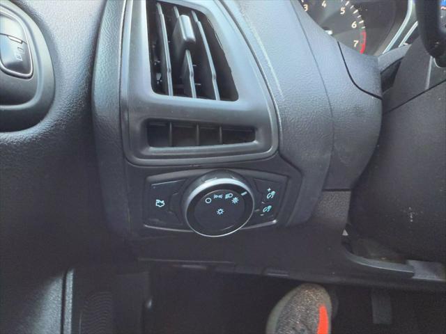 Photo of 2015 Gray Ford Focus
