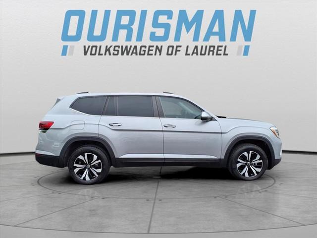 Photo of 2024 Silver Mist Metallic Volkswagen Atlas