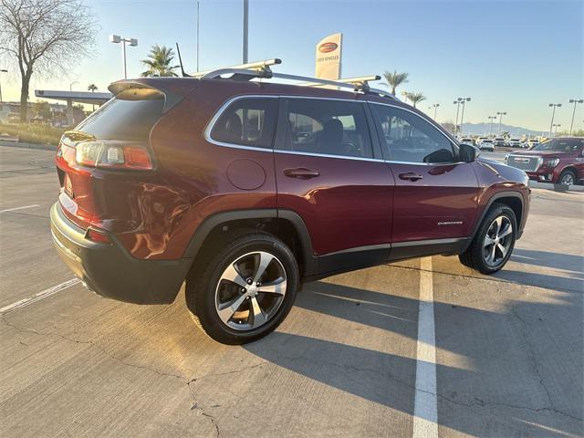 Photo of 2019 Velvet Red Pearlcoat Jeep Cherokee