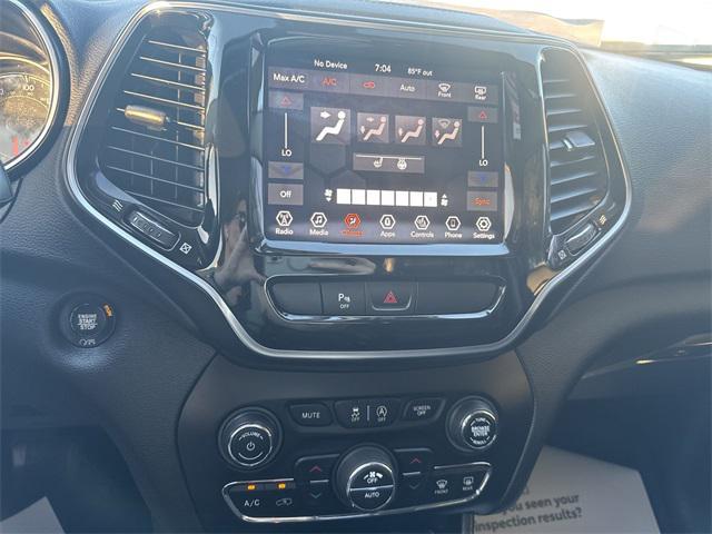 Photo of 2019 Velvet Red Pearlcoat Jeep Cherokee