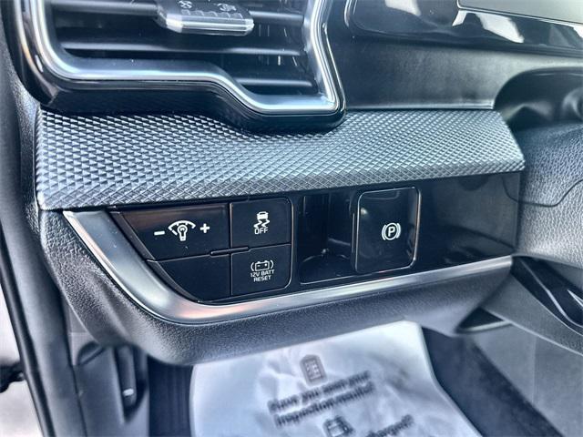Photo of 2023 Steel Gray Kia Sportage Hybrid