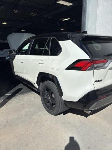 Photo of 2020 Blizzard Pearl w/Midnight Black Roof Toyota RAV4 Hybrid