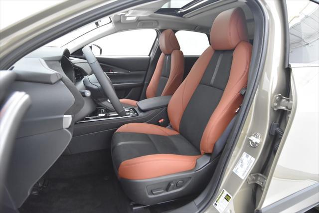 Photo of 2024 Zircon Sand Metallic Mazda CX-30