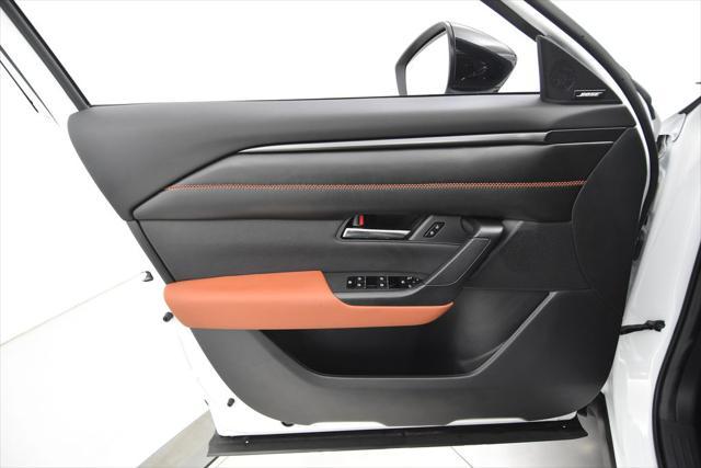 Photo of 2025 wind chill pearl Mazda CX-50