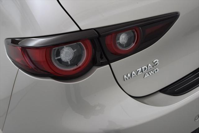 Photo of 2025 Platinum Quartz Metallic Mazda Mazda3