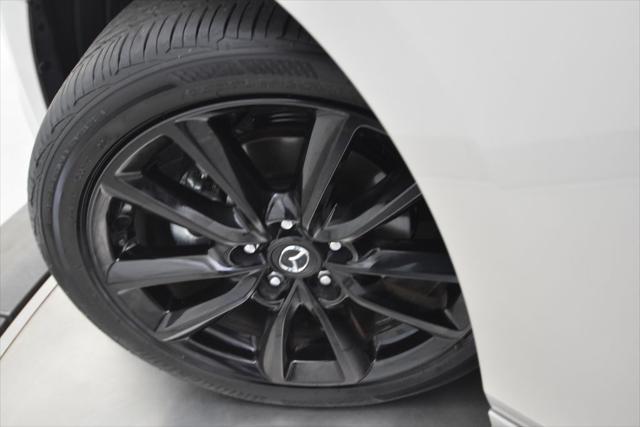 Photo of 2025 Platinum Quartz Metallic Mazda Mazda3