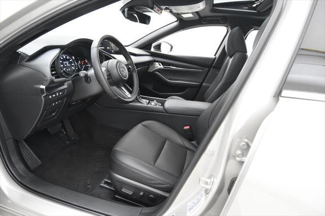 Photo of 2025 Platinum Quartz Metallic Mazda Mazda3