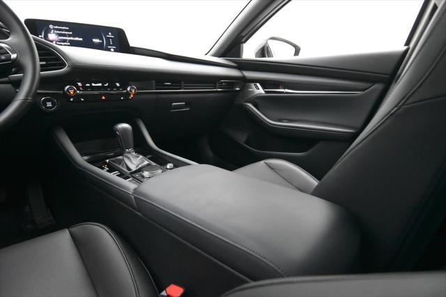 Photo of 2025 Platinum Quartz Metallic Mazda Mazda3