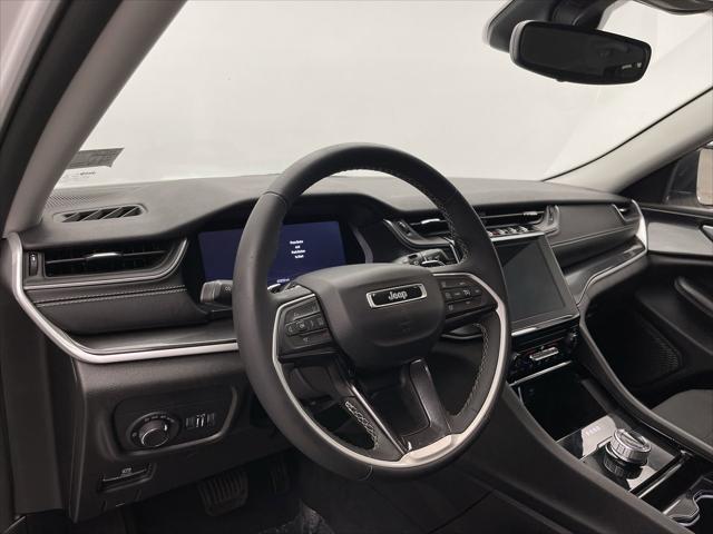 Photo of 2023 Bright White Clearcoat Jeep Grand Cherokee