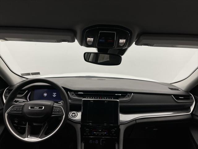 Photo of 2023 Bright White Clearcoat Jeep Grand Cherokee