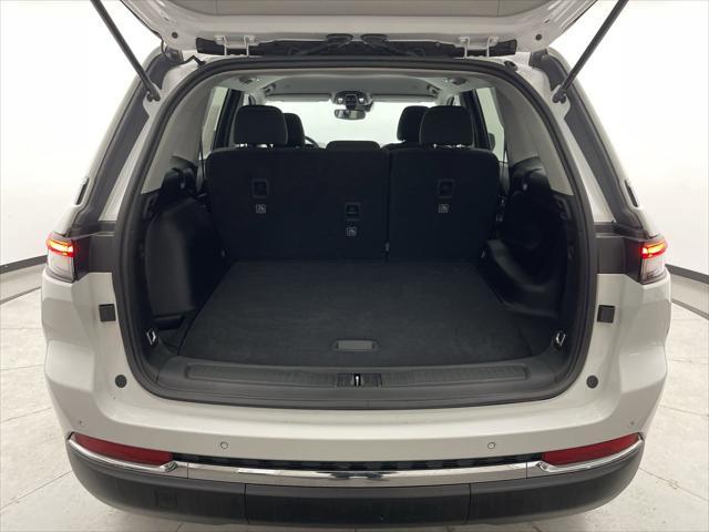 Photo of 2023 Bright White Clearcoat Jeep Grand Cherokee