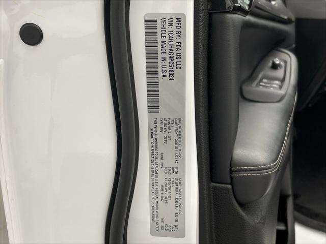 Photo of 2023 Bright White Clearcoat Jeep Grand Cherokee